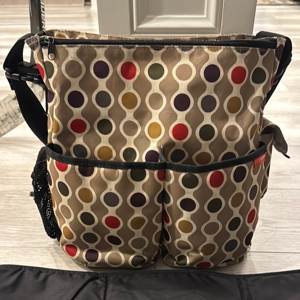 Skip Hop Multicolor Baby diapers bag with change pad